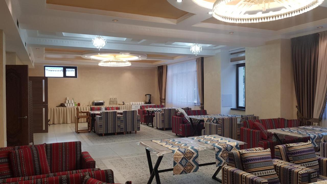 Nomad Hotel Bishkek Halal Zewnętrze zdjęcie