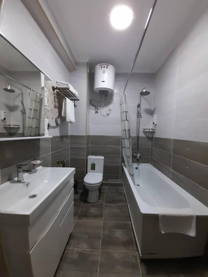 Nomad Hotel Bishkek Halal Zewnętrze zdjęcie